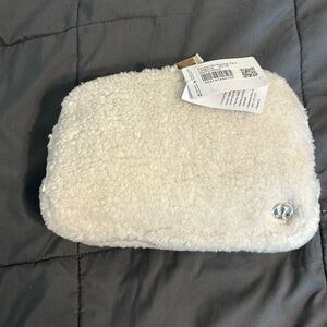 Lululemon Everywhere Belt Bag NWT